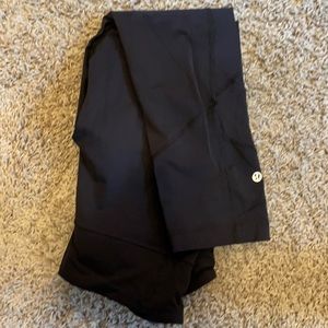 Lululemon black capri work out pants